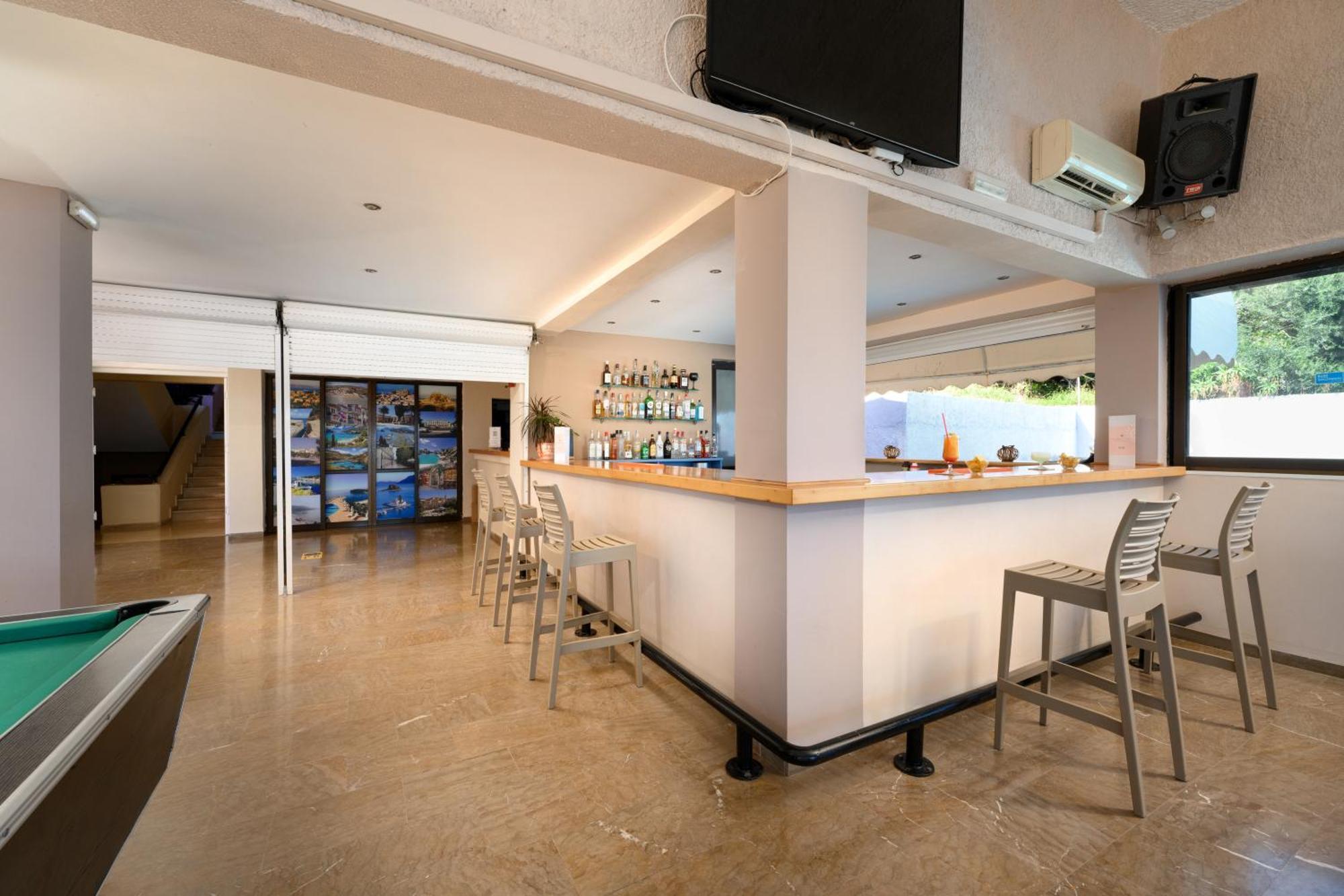 Siora Leni Hotel Бенитсес Экстерьер фото